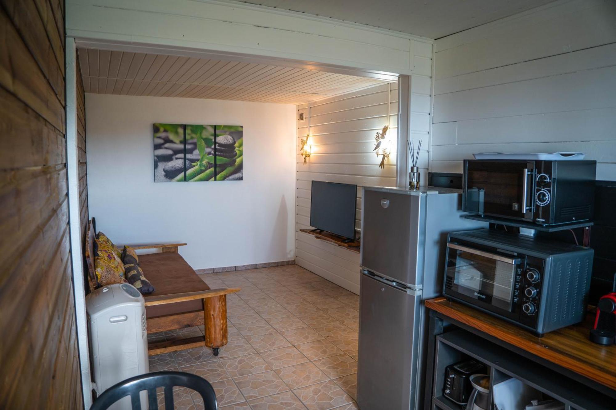Les Hebergements Au Dy-Na Petite Île Εξωτερικό φωτογραφία