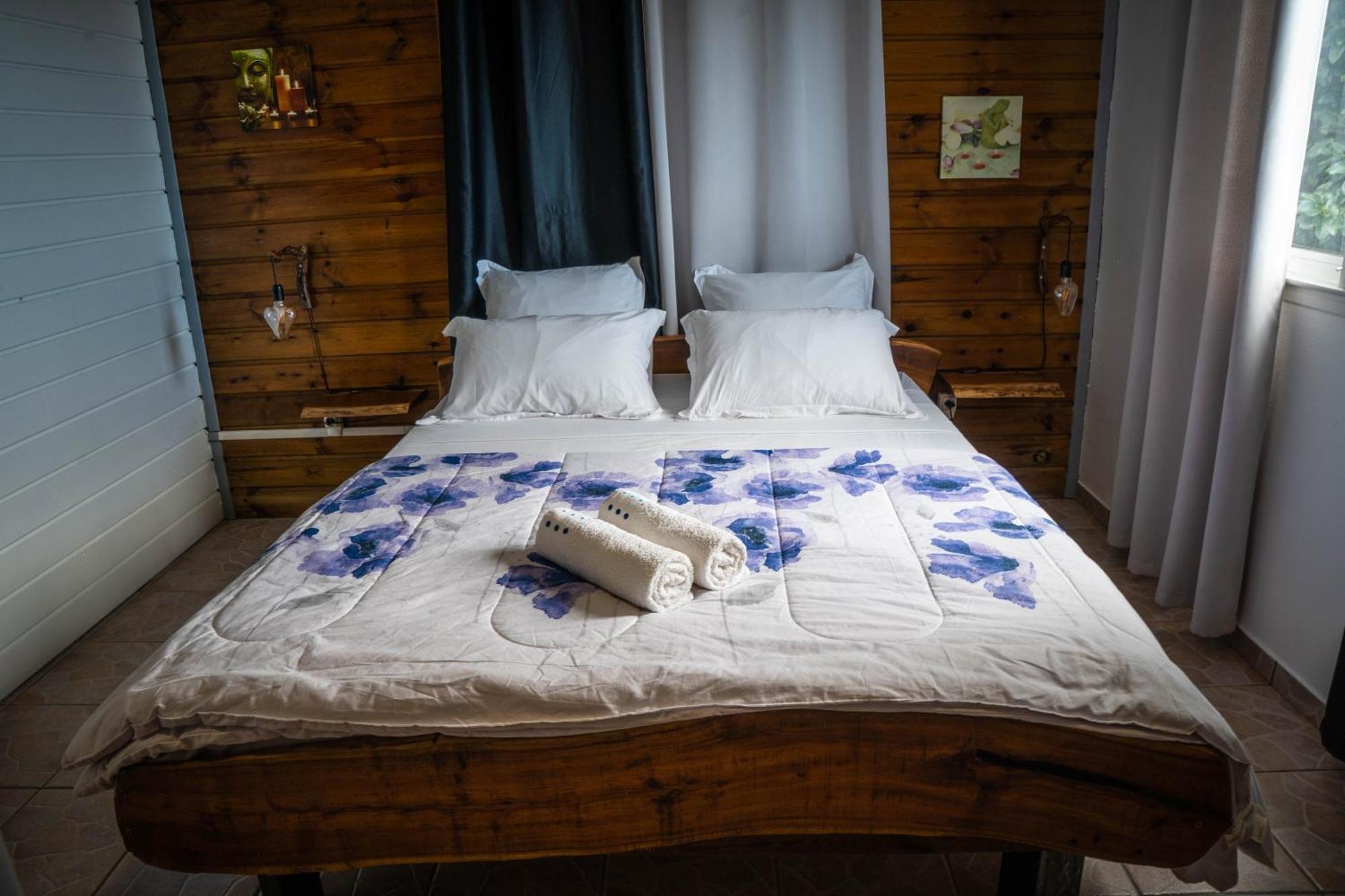 Les Hebergements Au Dy-Na Petite Île Εξωτερικό φωτογραφία