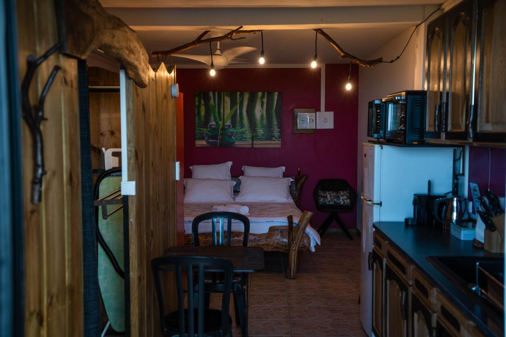 Les Hebergements Au Dy-Na Petite Île Εξωτερικό φωτογραφία